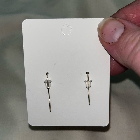 White and gold dangle flower earrings. - Picture 2 of 4